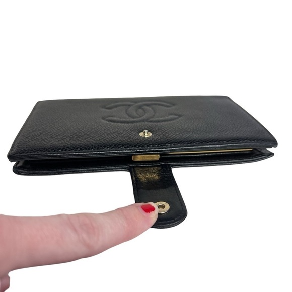 Chanel CC TImeless Caviar Bi-fold Black Wallet - Picture 5 of 13